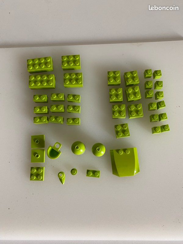 Lot de Lego couleur pistache (image 1)