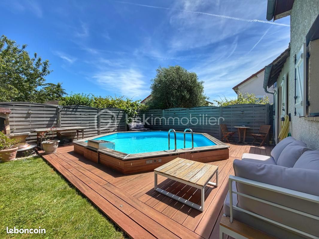 Maison 8 pièces 151 m² · à Villeneuve-le-Roi · 151 m² · 499 000 €