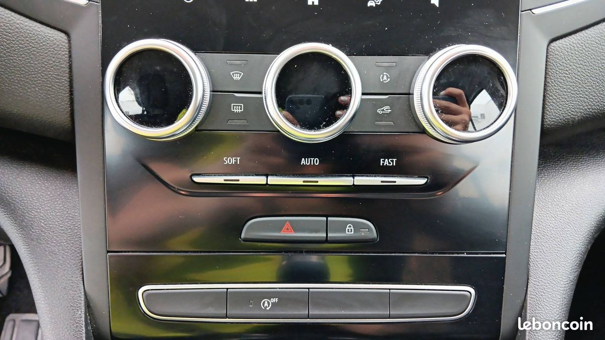 Renault megane iv berline blue dci 115 evolution (image 24)
