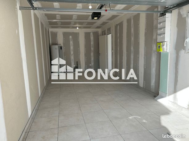 https://img.leboncoin.fr/api/v1/lbcpb1/images/35/b4/27/35b427642a12956eee135eca55cf2eb30c1da2bf.jpg?rule=ad-image