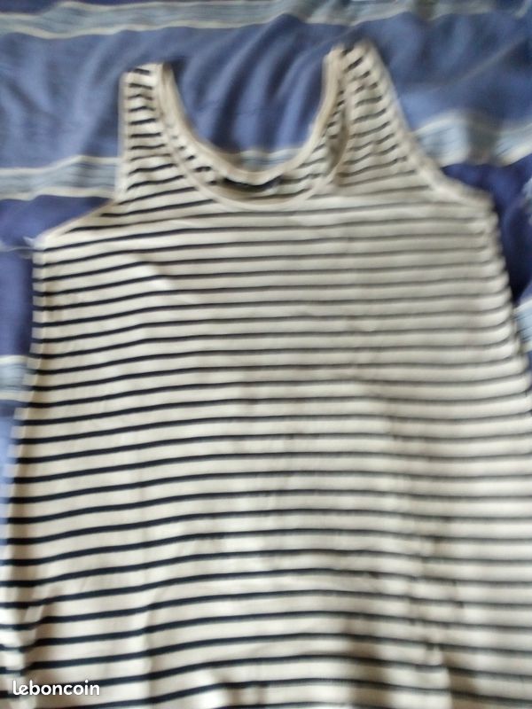 Tee shirt bleu et blanc taille 42 (image 2)