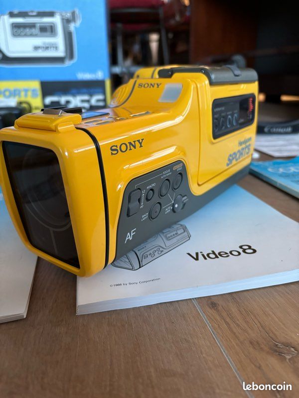 Caméscope Vintage Sony CCD-F35 – Pour Collection Ou Pièces – Avec Sac Et Accessoires