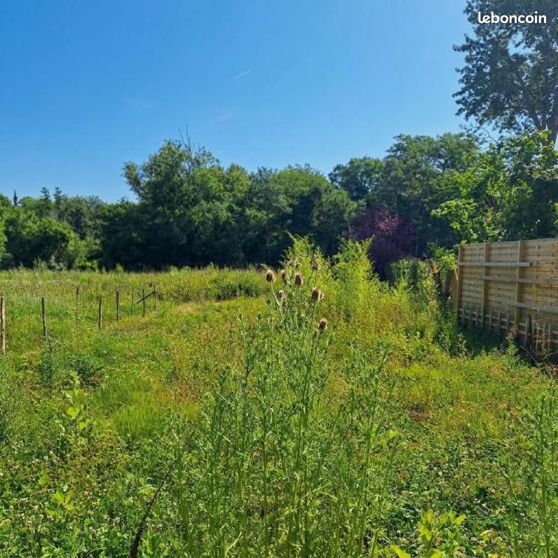 Terrain 350 m² · à Lignan-de-Bordeaux · 83 000 €
