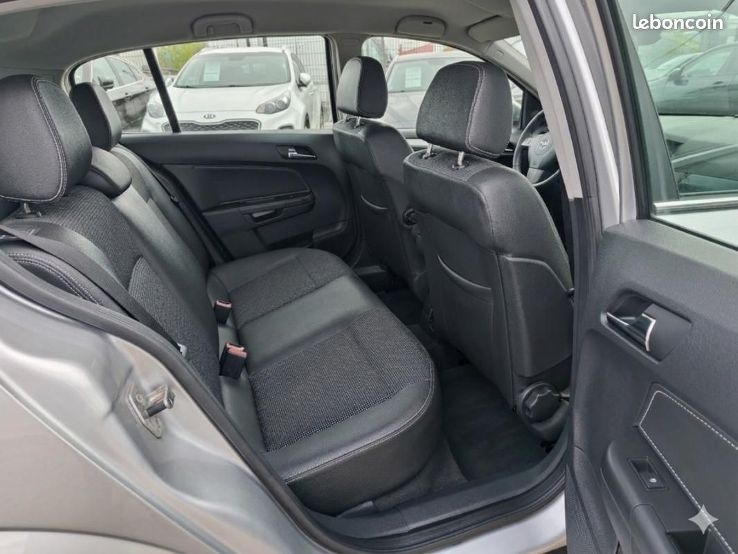 Opel Astra 1.9 CDTI 120 Cosmo (image 9)