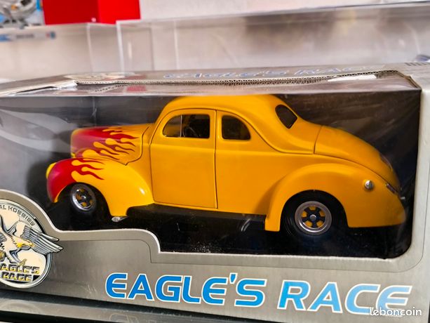 Miniature 1/18 Universal Hobbies Ford Deluxe 1940 Hot Rod Avec Flammes, état D'occasion