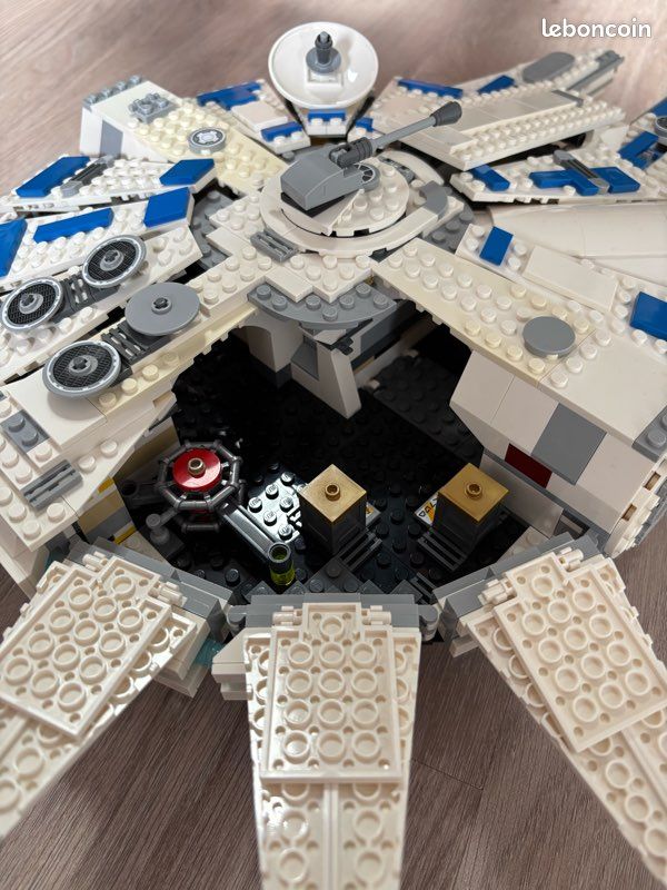 LEGO Star Wars 75212 Le Faucon Millenium du raid de Kessel