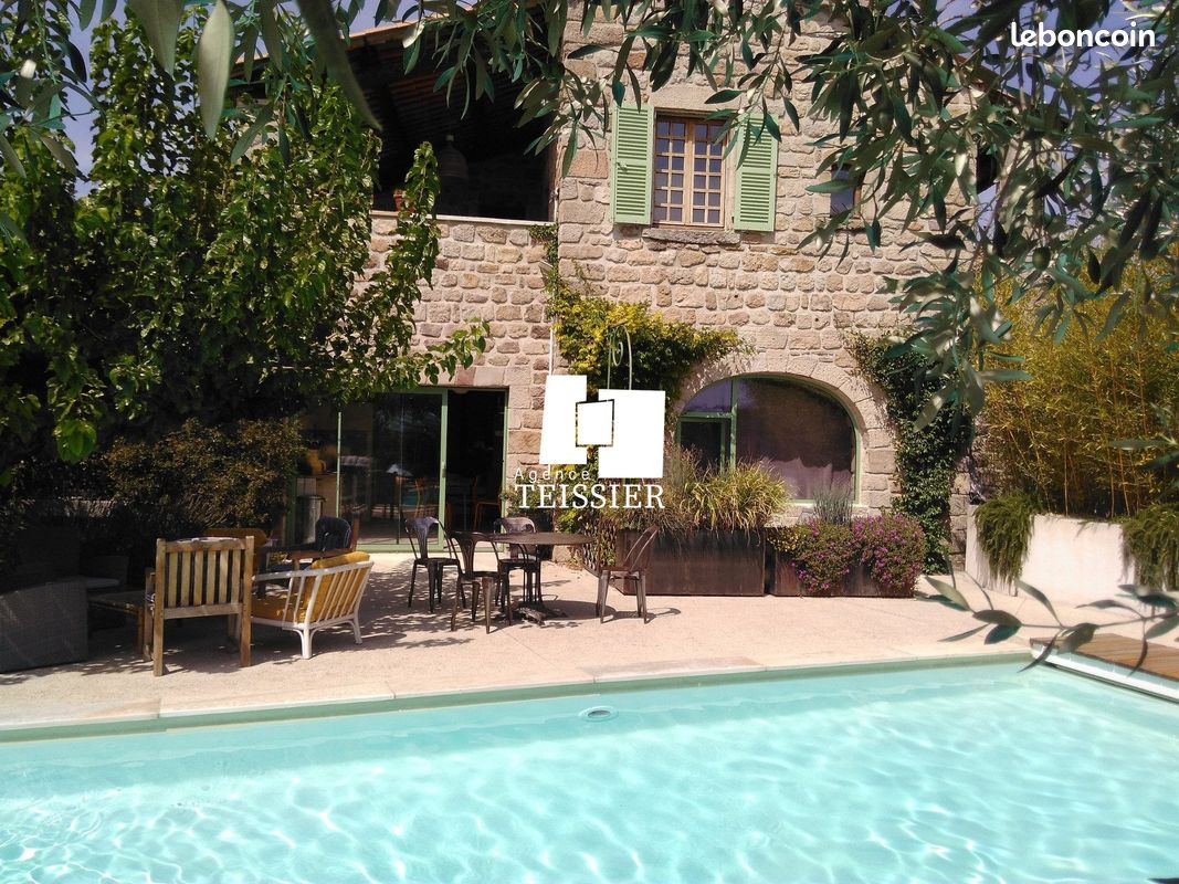 Maison 9 pièces 286 m² · à Payzac · 286 m² · 630 000 €