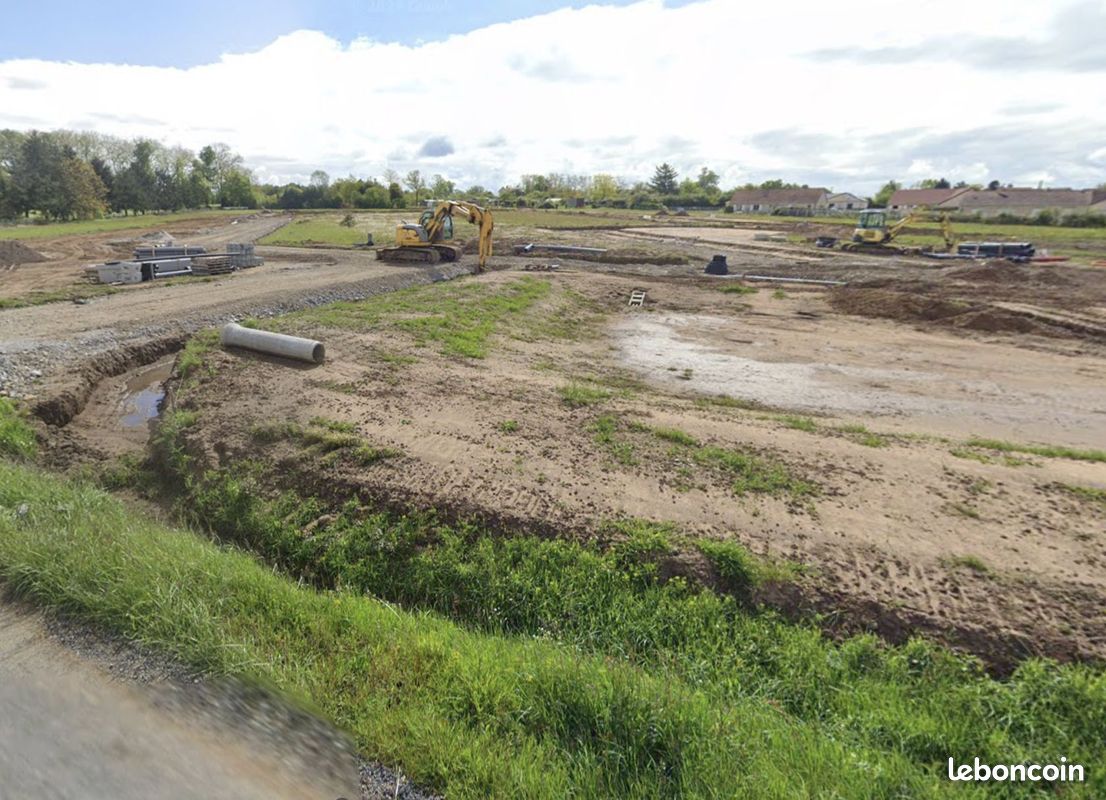 Terrain à bâtir de 528 m² à YZEURE (03) · 41 184 €
