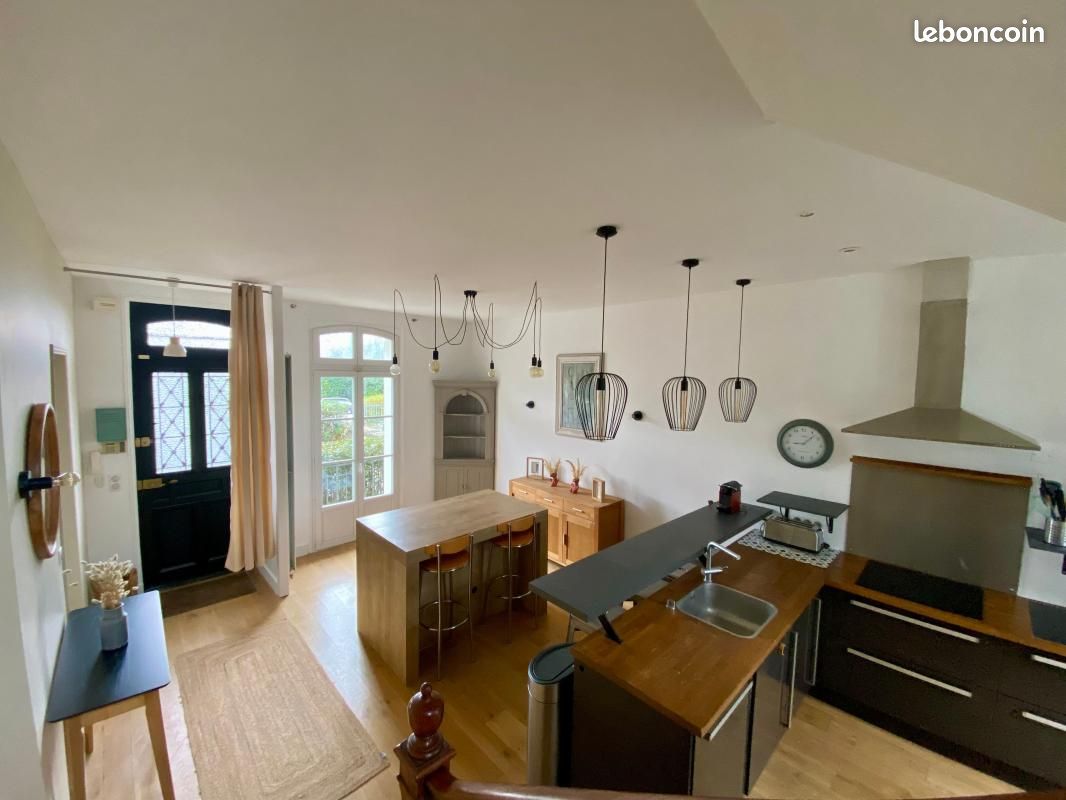 Maison 6 pièces 165 m² · à La Rochelle · 165 m² · 3 000 €/mois
