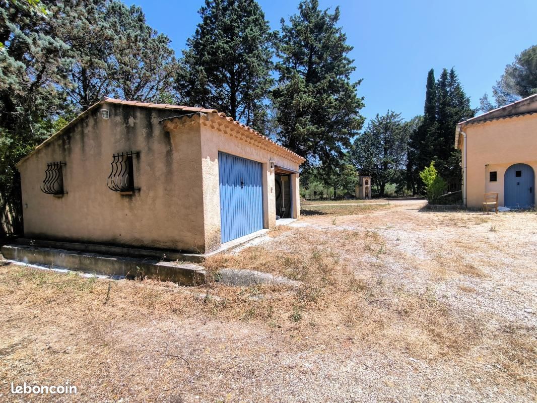 Maison 7 pièces 150 m² · à Saint-Cannat · 150 m² · 2 800 €/mois