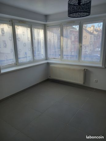 https://img.leboncoin.fr/api/v1/lbcpb1/images/35/bf/ea/35bfea7db5942154fa73723f1d40afc81345ef61.jpg?rule=ad-image