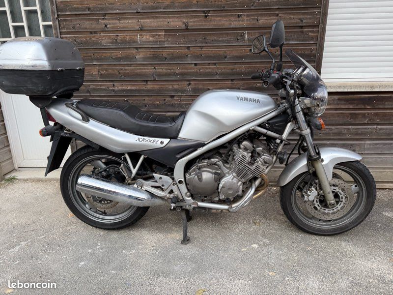 Yamaha xjn 600 annee 2002 vendue en l etat roulante pour pièces detachees (image 1)