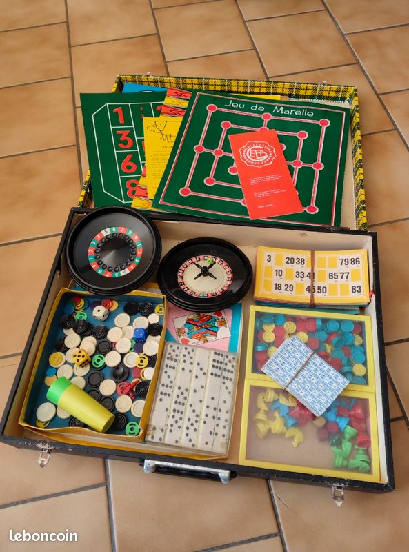 Mallette Vintage De Jeux De Société En Plastique - Années 70 - Occasion - Objet De Collection