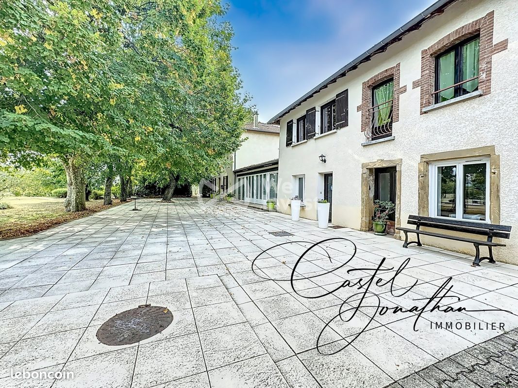 Maison 8 pièces 460 m² · à Épinouze · 460 m² · 629 000 €