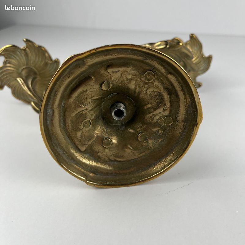 Paire de bougeoirs en laiton doré à deux bras – Style Louis XV rococo , Début XXè (image 6)