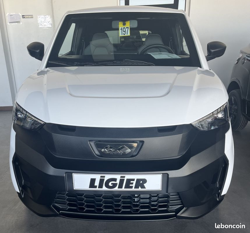 OFFRE EXCEPTIONNELLE : Voiture sans permis nouvelle ligier js50 - revo d+ blanche avec direction assistee et carplay - 15990 (image 2)