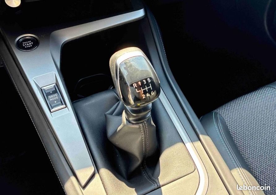 Peugeot 308 PureTech 130ch S&S BVM6 - Allure (image 22)