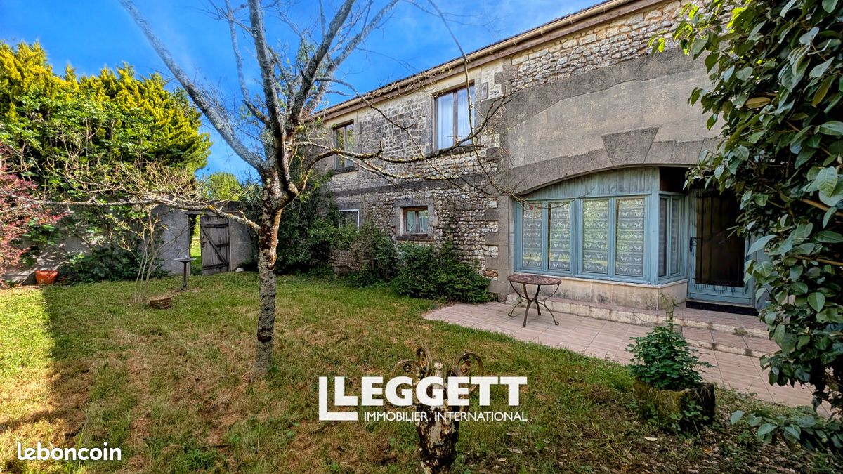 Maison 9 pièces 280 m² · à Mirambeau · 280 m² · 249 500 €
