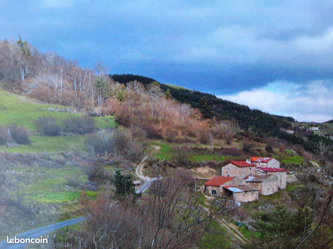 Terrain 10 pièces 100 m² · à Nozières · 100 m² · 28 000 €
