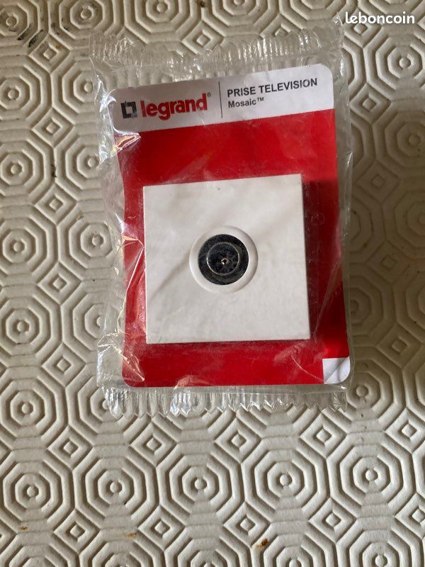 1 prise Télévision neuve Legrand (image 1)