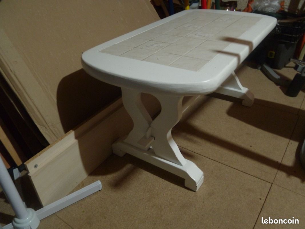 Table (image 3)