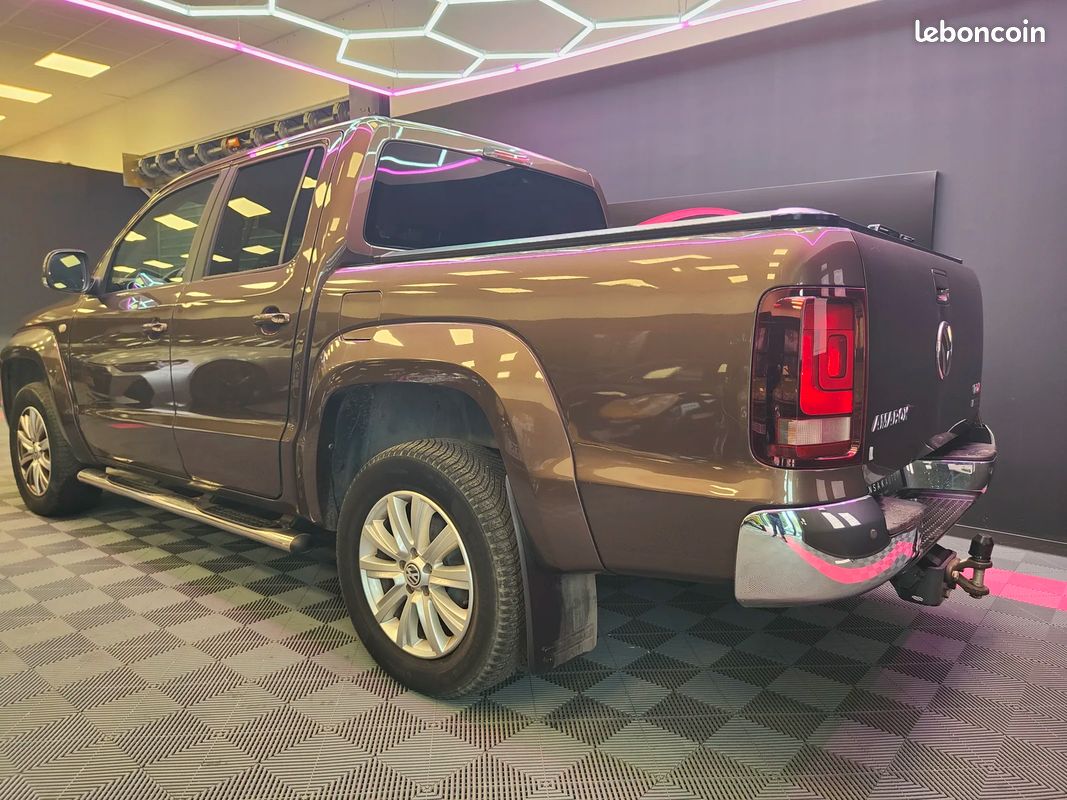 VOLKSWAGEN AMAROK HIGHLINE Double Cabine 2.0 BiTDi 180cv 4Motion - Historique d'entretien - Caméra - Attelage - Sièges chauffants en cuir - (image 7)