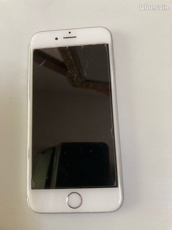 IPhone pour pièce seulement ne fonctionne plus (image 1)