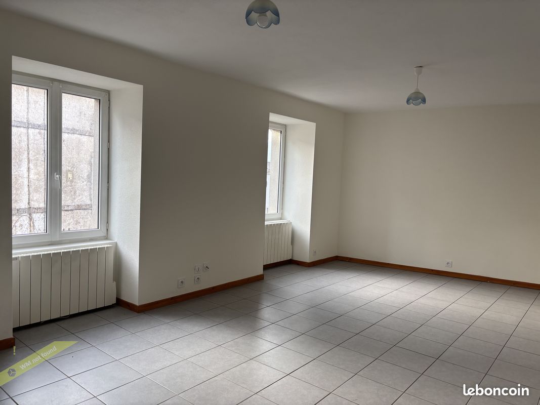 Appartement 2 pièces 55 m² · à Noirétable · 55 m² · 350 €/mois