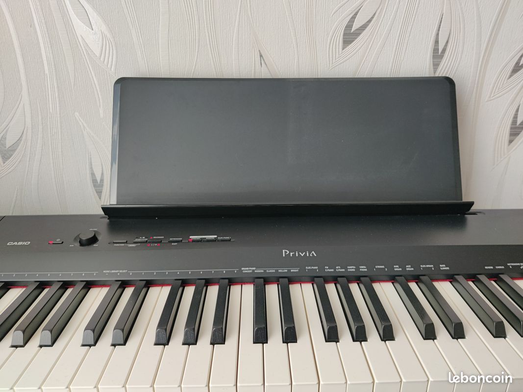 Piano Casio Privia PX 160 + tabouret réglable + housse + meuble + 3 pédales + casque filaire (image 6)
