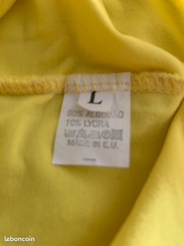 Top, attache tour de cou, superbe jaune, doublé au niveau de la poitrine 90% coton 10% lycra Taille L sur l’étiquette mais c’est plutôt un M (image 3)
