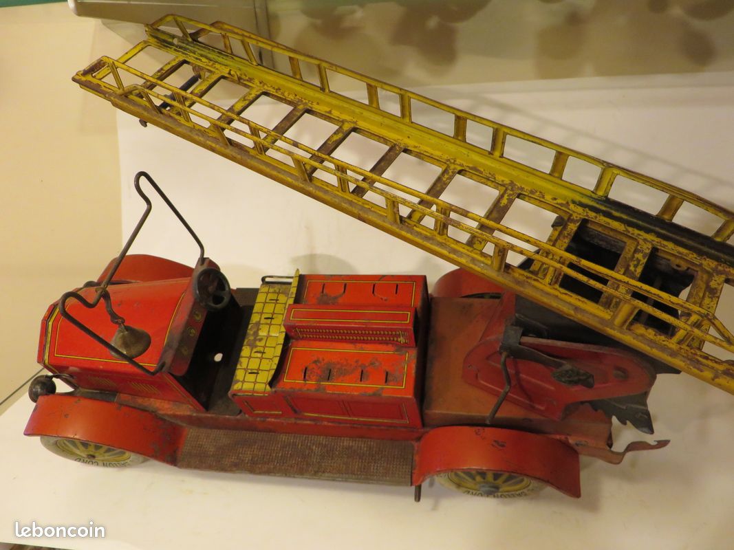 ANCIEN CAMION JOUSTRA Echelle Sapeur Pompier Chassis Tôle Carrosserie