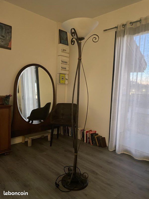 Lampadaire en fer forgé (image 1)
