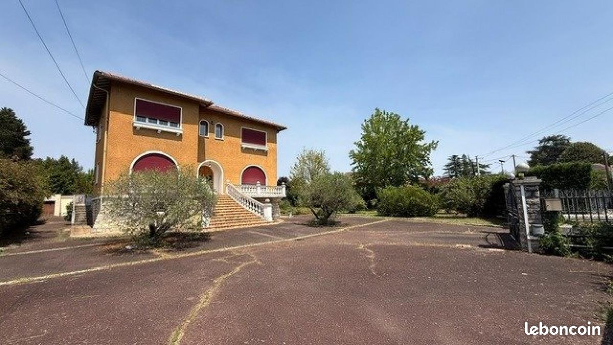 Maison 8 pièces 220 m² · au Passage · 220 m² · 379 500 €