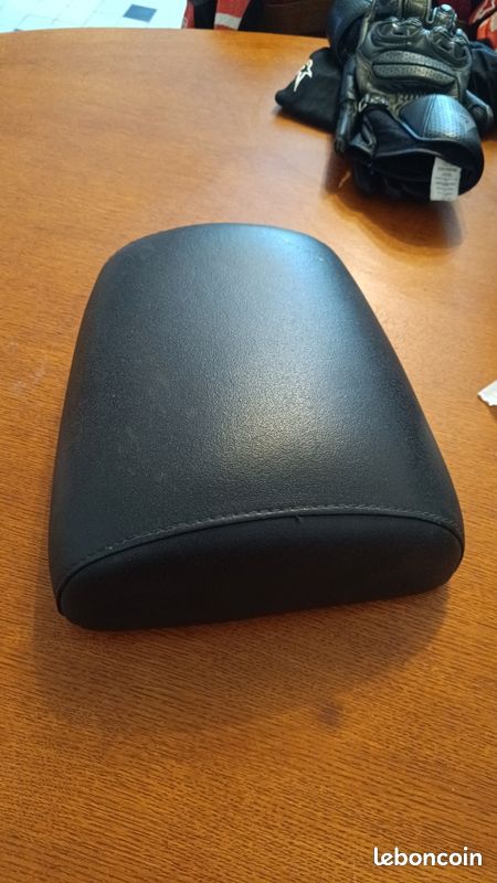 Selle arrière rembourré pour cbr1000 de 2003 a 2007 (image 1)