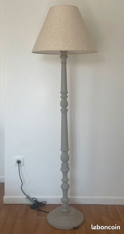 Lampadaire classique gris – style charme élégant (image 1)