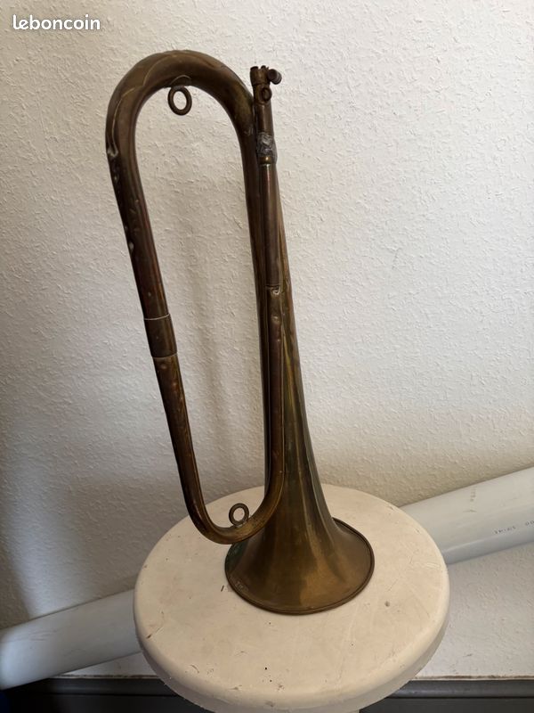 Ancien Clairon Militaire COUESNON Paris Lafayette (image 4)