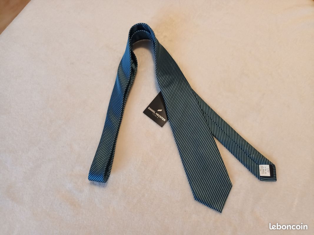 Cravate Homme En Soie – Marque Male Tread – Bleue à Cercles – 54 X 3 Pouces – Neuve
