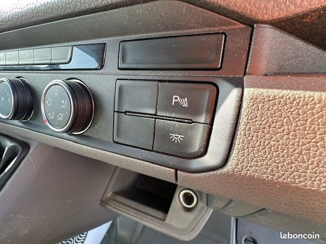 Volkswagen CRAFTER FOURGON VOLKSWAGEN CRAFTER DSG BOITE AUTOMATIQUE Fourgon Business Line Plus L3 H3 GPS TEL ATELIER ATTELAGE ETC... (image 28)