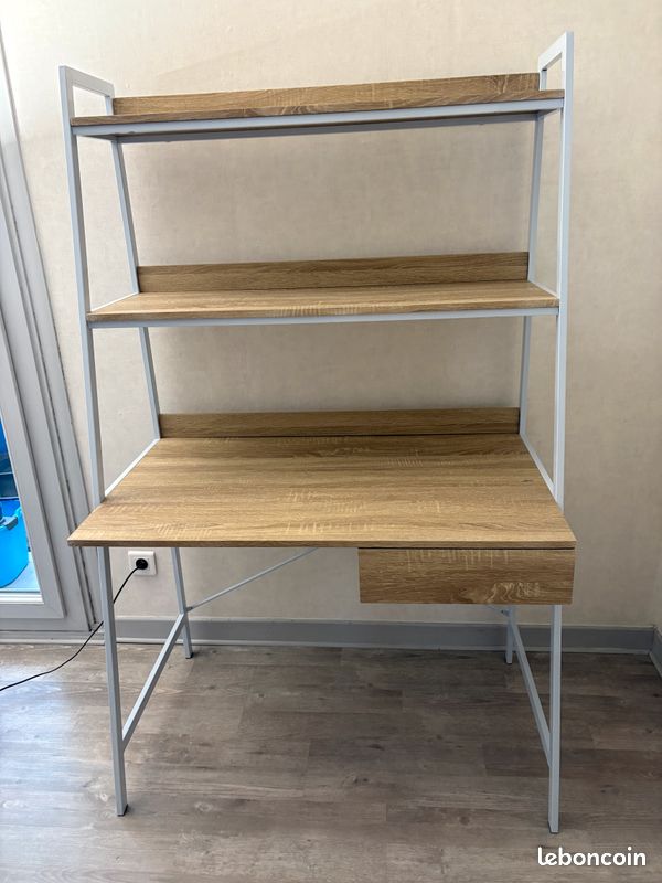 Bureau (image 1)