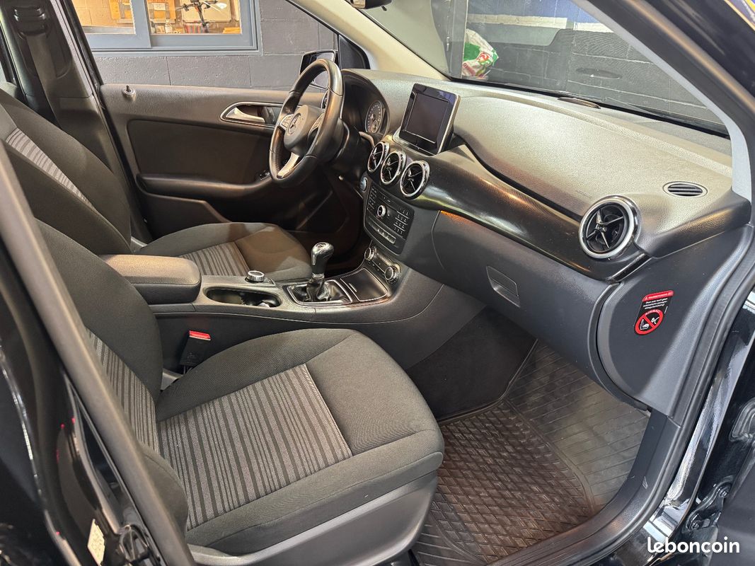 MERCEDES CLASSE B 180 d Intuition (image 9)