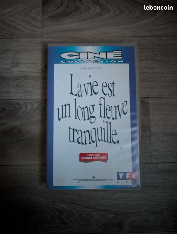 Cassette vidéo VHS "La vie est un long fleuve tranquille" (image 1)