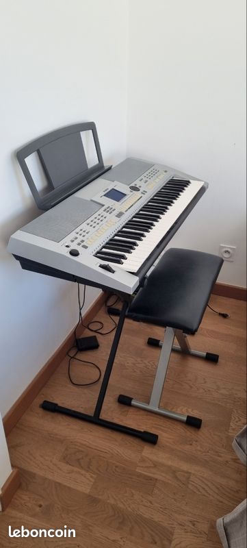 Clavier arrangeur Yamaha PSR-S500 + support + pédale Sustain (image 3)