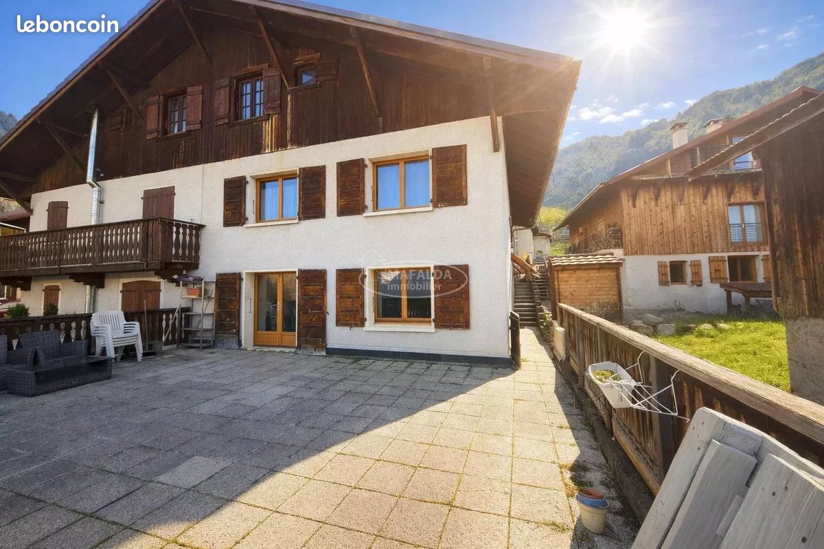 Maison 7 pièces 142 m² · à Brizon · 142 m² · 264 000 €