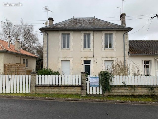 Maison 5 pièces 130 m² - Ruffec 16700 (image principale 0)