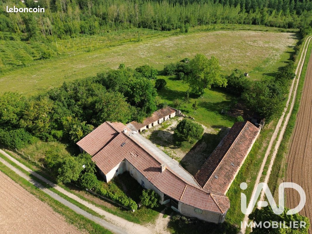 Maison 5 pièces 156 m² · à Marnes · 156 m² · 160 000 €