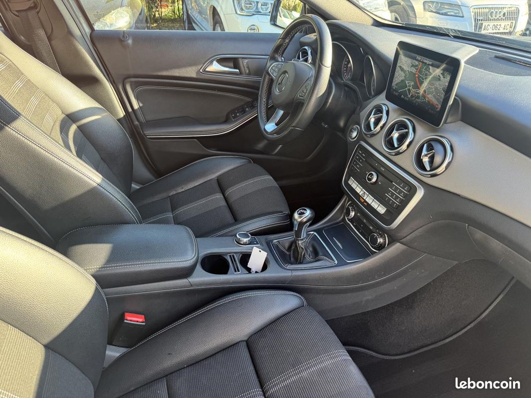 MERCEDES CLASSE GLA 180 Sensation 122ch phase 2 (image 15)