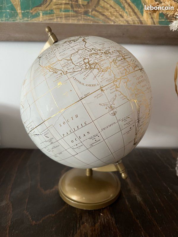 Globe terrestre decoratif (image 1)