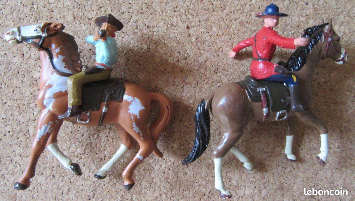Lot De 45 Figurines Starlux - Indiens, Cow-boys, Chevaux - Ouest Américain - Jim Cofalu Cyrnos
