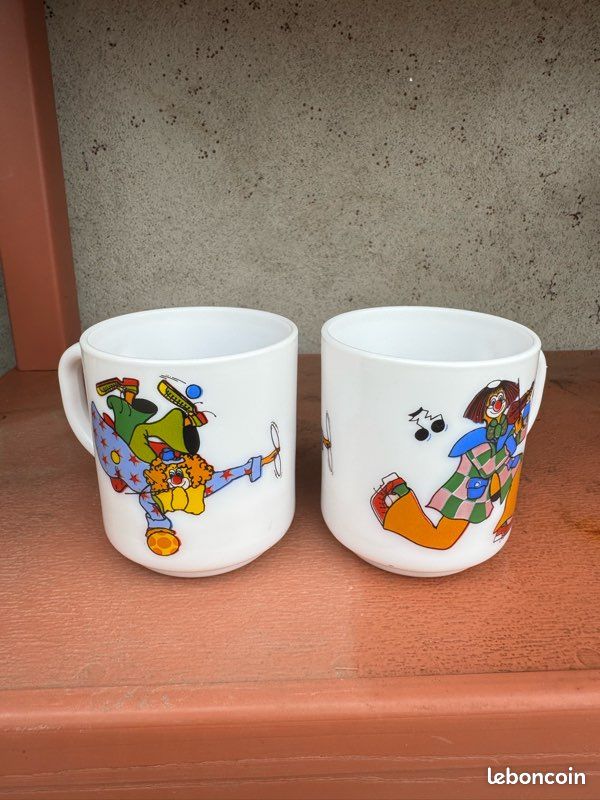 Mug Vintage Enfant Avec Motif Clown - Marque Arcopal - Occasion En Bon état
