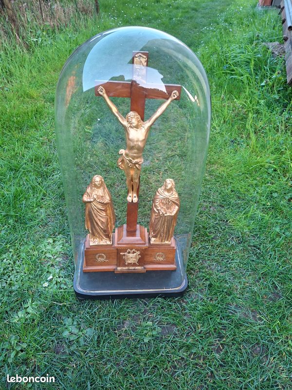 Christ sous cloche (image 2)